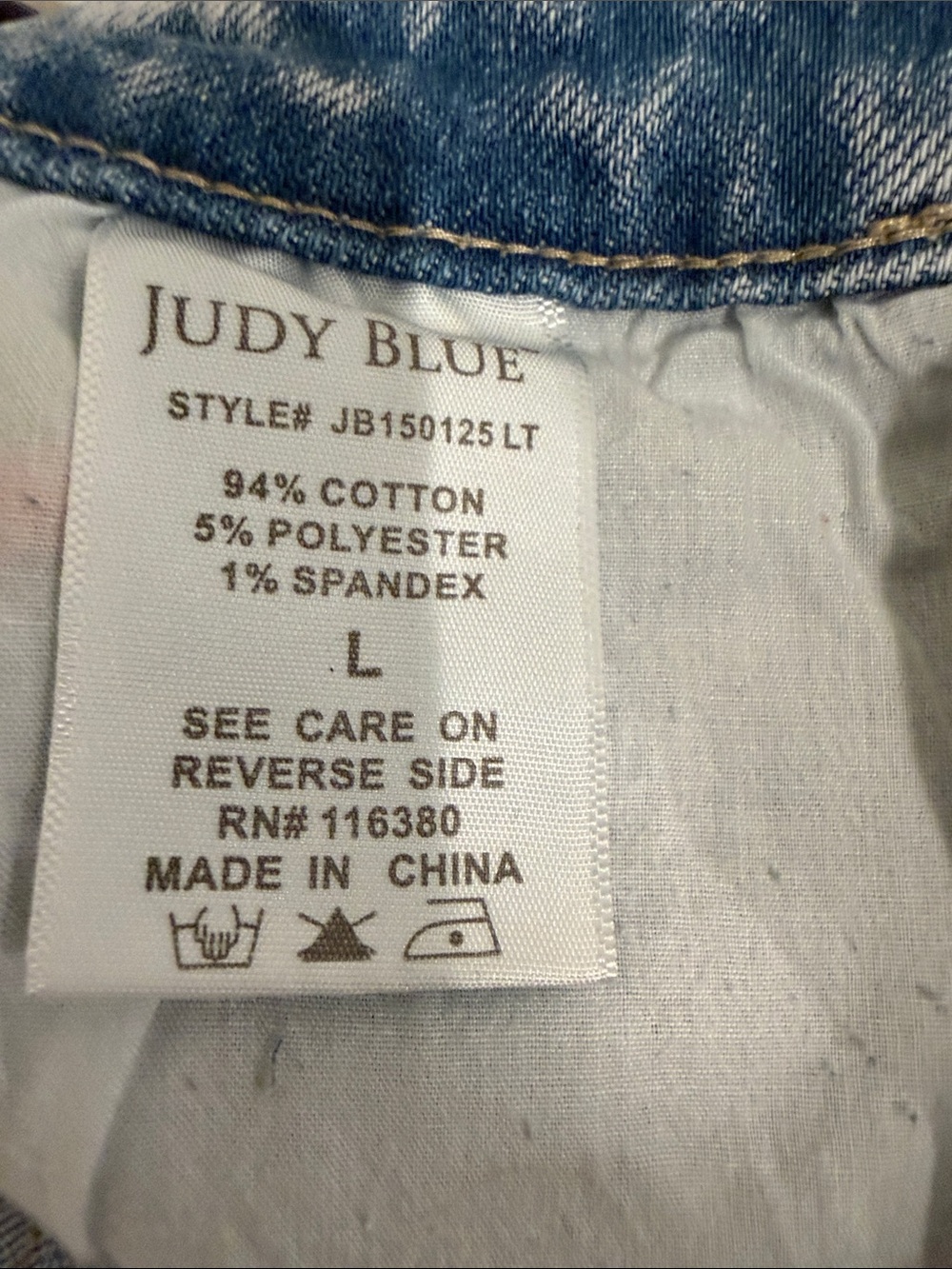 Judy Blue Cherry Embroidered Distressed Denim Shorts Light Wash Size Large - Picture 6 of 7